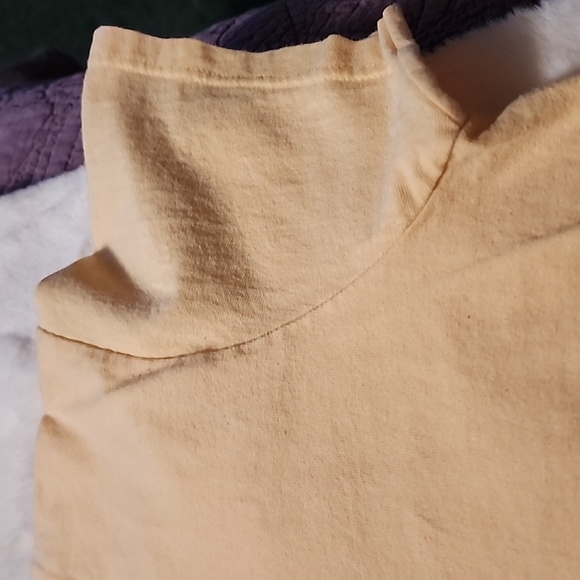 WOMEN'S  TSHIRT  SPRING DESIGNED  . NO TAGS!! - Picture 4 of 5